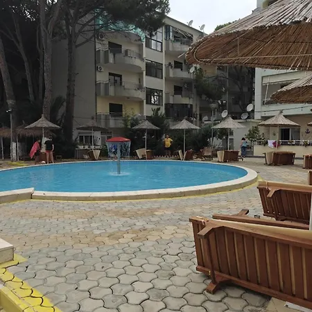 Adam With Swimming Pool Appartement